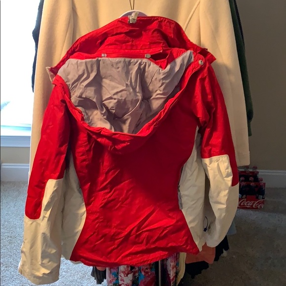 Red and white north face ski jacket - Picture 5 of 6